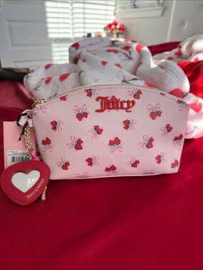 Juicy Couture powder blush sweet strawberry Pouch with Heart Charm